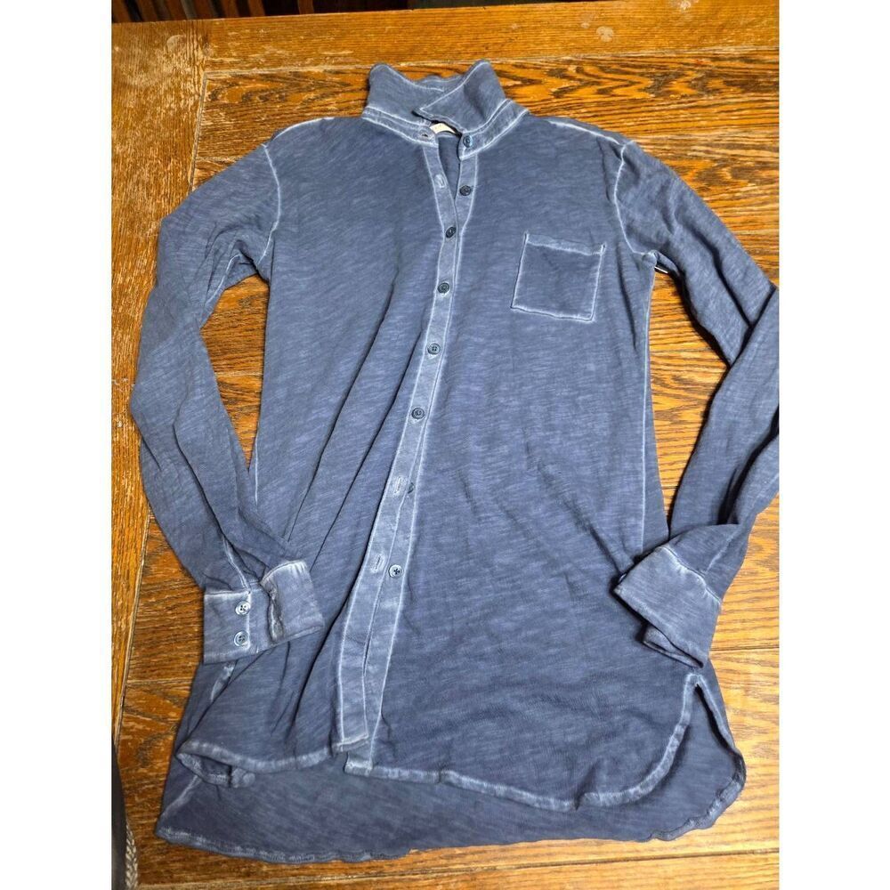Peruvian Connection blue acid wash button down shirt sz Small